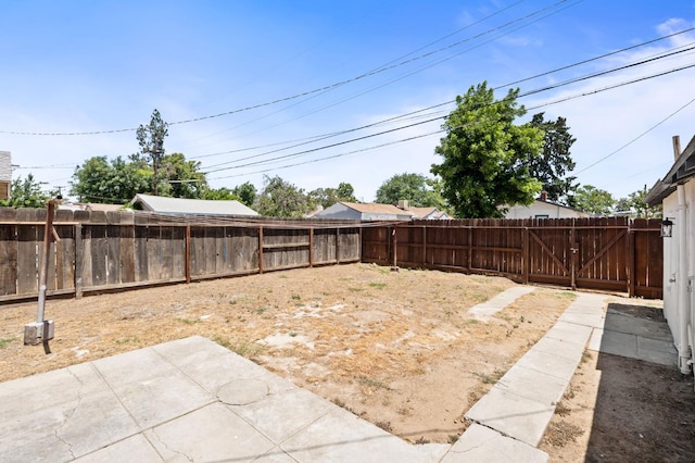 1022 N Carruth Ave, Fresno, CA 93728 - fenced backyard featuring a patio