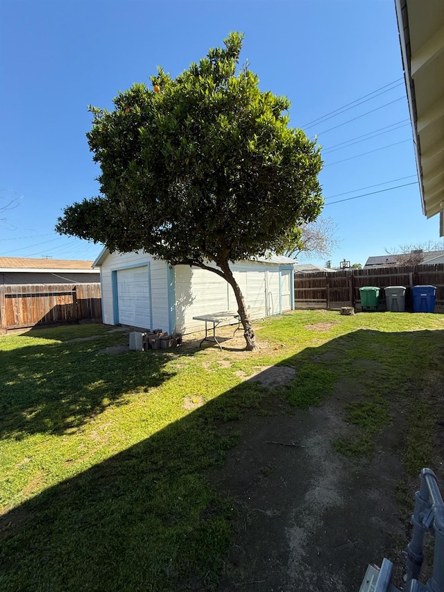 2824 C St, Selma, CA 93662 - fenced backyard featuring an outbuilding