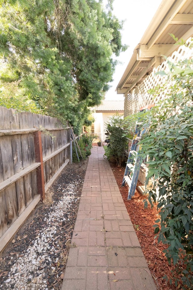 5263 W Griffith Way, Fresno, CA 93722 - view of patio / terrace