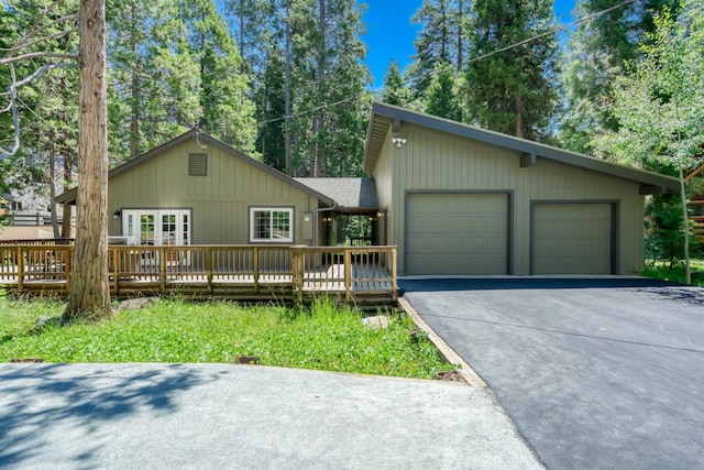 42055 Saddleback Rd, Shaver Lake, CA 93664 - view of front of house featuring an attached garage, a deck, and asphalt driveway