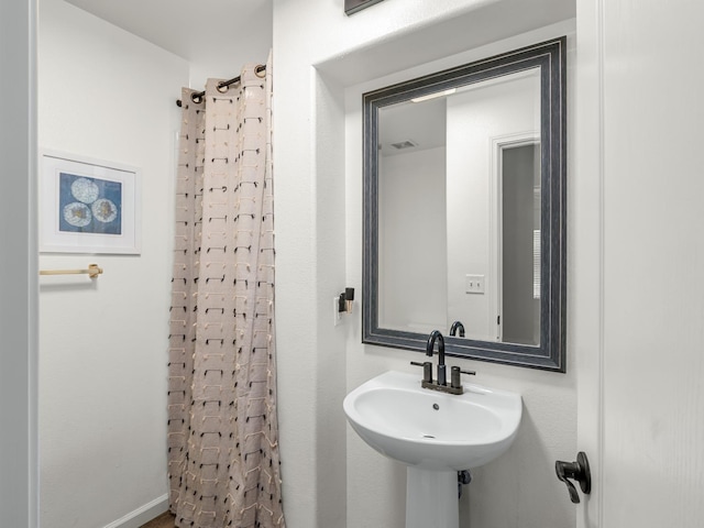 180 N Anderson Ave, Clovis, CA 93612 - bathroom featuring a sink and a shower with curtain