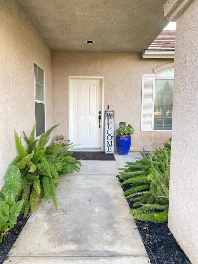 180 N Anderson Ave, Clovis, CA 93612 - entrance to property with stucco siding