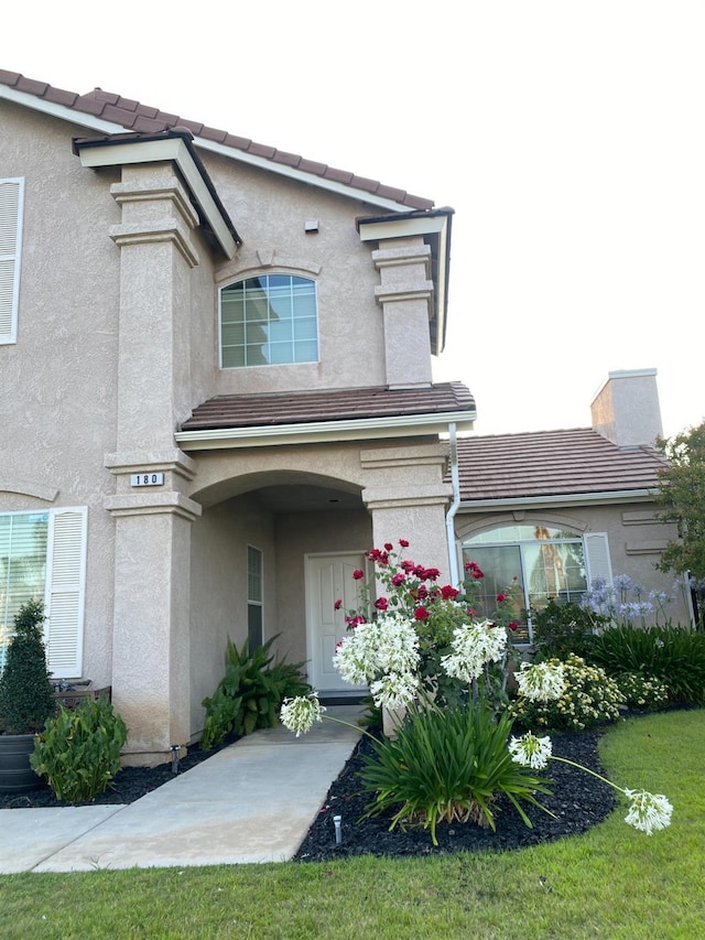180 N Anderson Ave, Clovis, CA 93612 - view of front facade featuring stucco siding and a tile roof