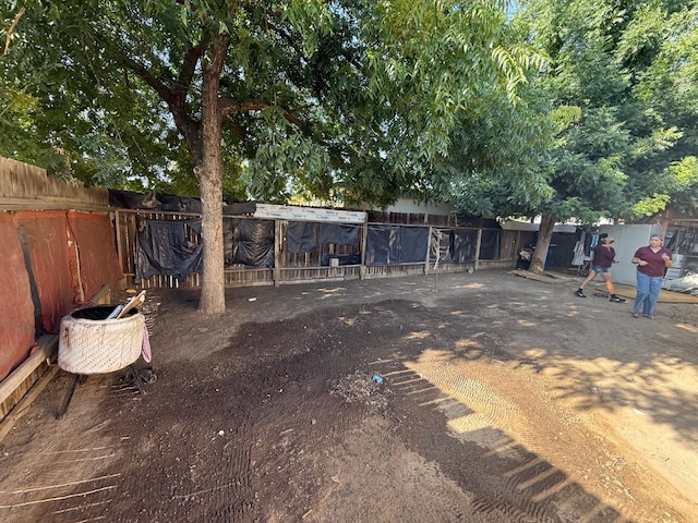 200 E Warren Ave, Bakersfield, CA 93308 - view of yard