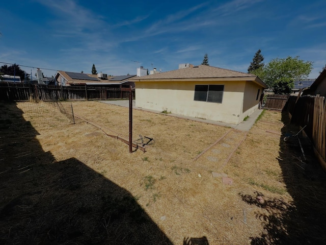 3043 N Brunswick Ave, Fresno, CA 93722 - view of fenced backyard