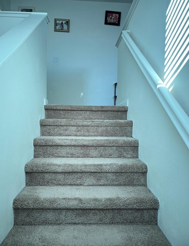 4542 N Casey Ave, Fresno, CA 93723 - view of stairs