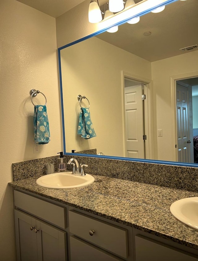 4542 N Casey Ave, Fresno, CA 93723 - full bath featuring double vanity