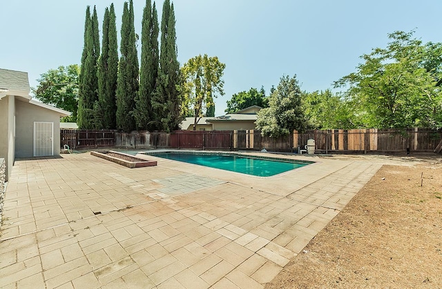 6683 N Spalding Ave, Fresno, CA 93710 - view of swimming pool with a patio and a fenced backyard