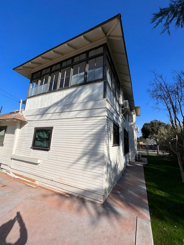 345 N Van Ness Ave, Fresno, CA 93701 - view of side of home