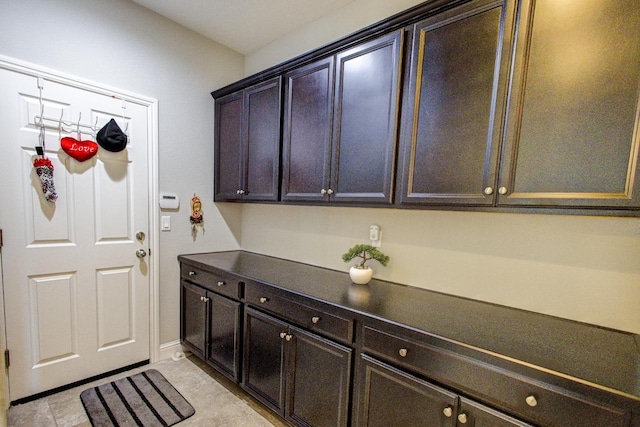 2286 N Janice Ave, Fresno, CA 93737 - laundry area featuring baseboards
