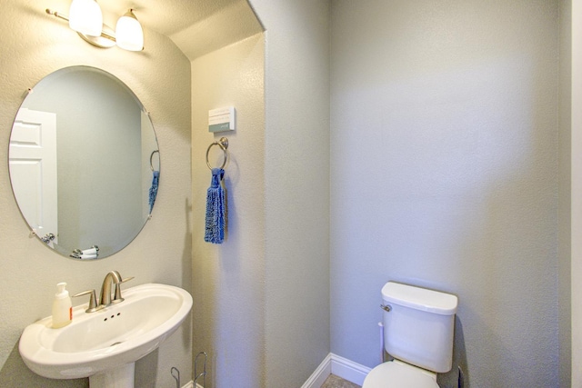 2286 N Janice Ave, Fresno, CA 93737 - bathroom featuring a sink and toilet