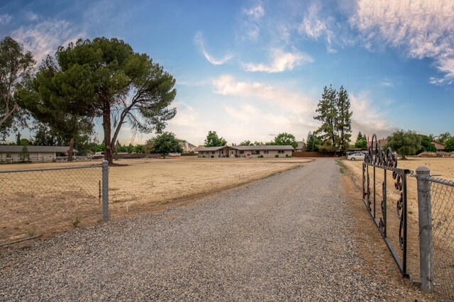 6077 N Locan Ave, Clovis, CA 93619 - photo 1