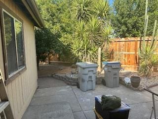 5509 E Crescent Ave, Fresno, CA 93727 - view of patio / terrace