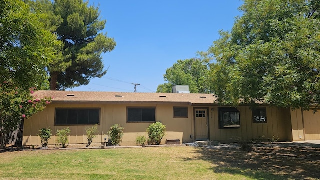 5509 E Crescent Ave, Fresno, CA 93727 - back of house with a yard