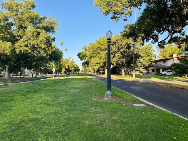 3728 E Huntington Blvd, Fresno, CA 93702 - view of property's community with a yard