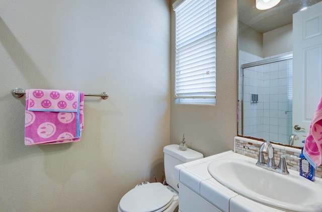 3211 Salem Ave, Clovis, CA 93619 - bathroom with vanity, a tile shower, plenty of natural light, and backsplash
