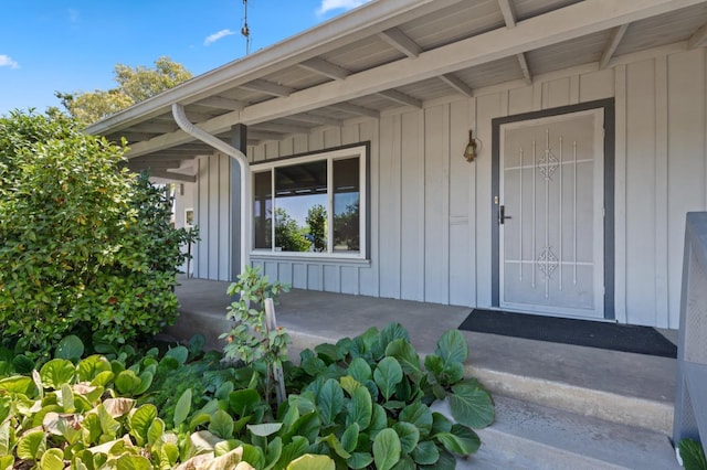 1432 E Holland Ave, Fresno, CA 93704 - property entrance with covered porch
