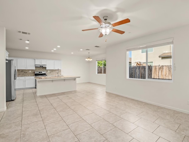 3433 Descanso Ave, Clovis, CA 93619 - unfurnished living room featuring ceiling fan, recessed lighting, a chandelier, and light tile patterned floors