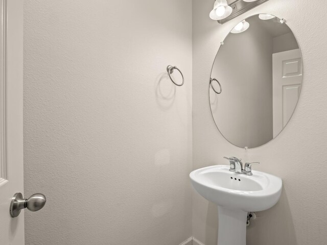 3433 Descanso Ave, Clovis, CA 93619 - bathroom featuring a sink