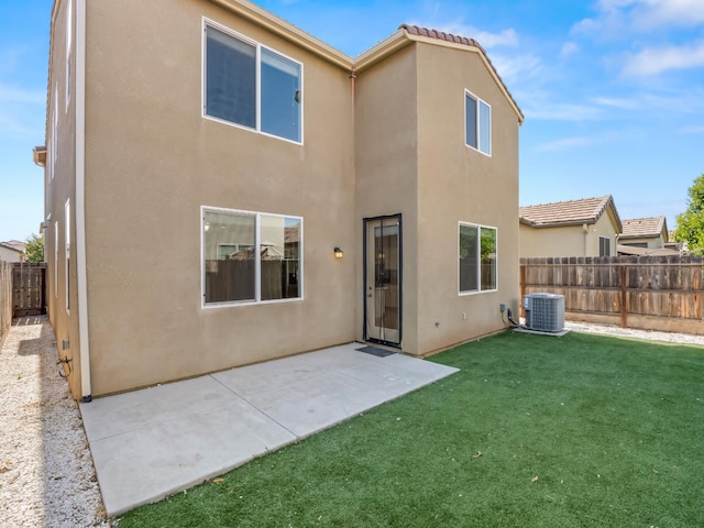 3433 Descanso Ave, Clovis, CA 93619 - rear view of house featuring stucco siding, a fenced backyard, and a patio