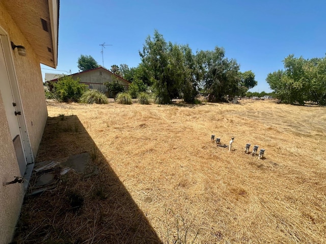 13308 Hood Ave, Hanford, CA 93230 - view of yard