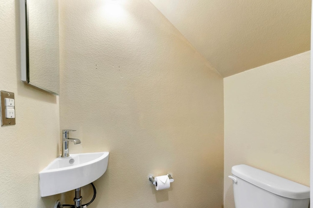 434 Blythewood Pl, Santa Rosa, CA 95407 - half bath with toilet and vaulted ceiling