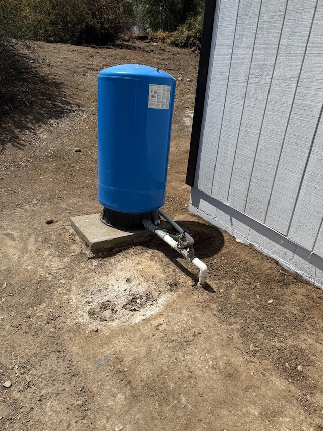 1248 Crane Ln, Yokuts Valley, CA 93675 - exterior view of a water pressure tank