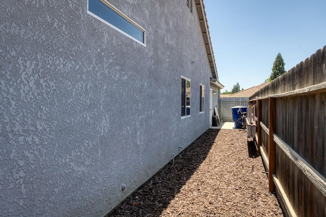 1760 E Ticonderoga Dr, Fresno, CA 93720 - view of side of home featuring stucco siding and a fenced backyard