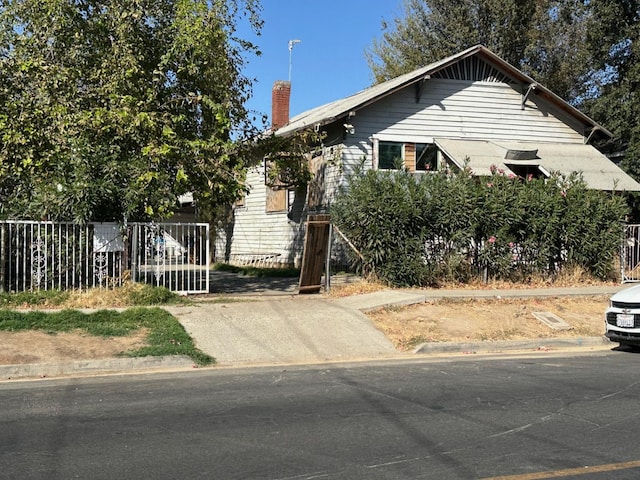 228 E Ivy Ave, Hanford, CA 93230 - view of front of property with a chimney
