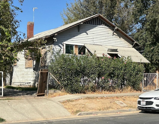 228 E Ivy Ave, Hanford, CA 93230 - view of front of house featuring a chimney