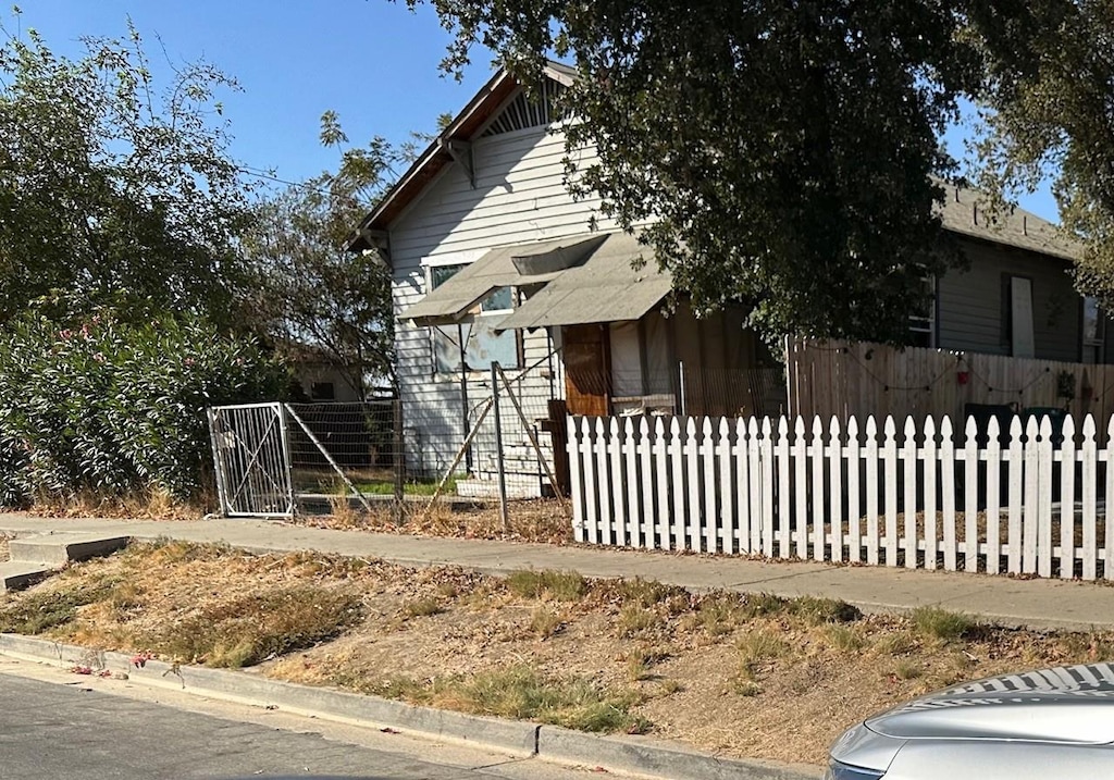 228 E Ivy Ave, Hanford, CA 93230 - view of front of house