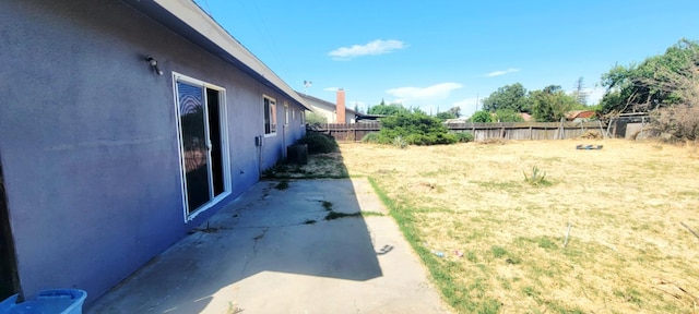 3122 Belmira Rd, Atwater, CA 95301 - fenced backyard featuring a patio