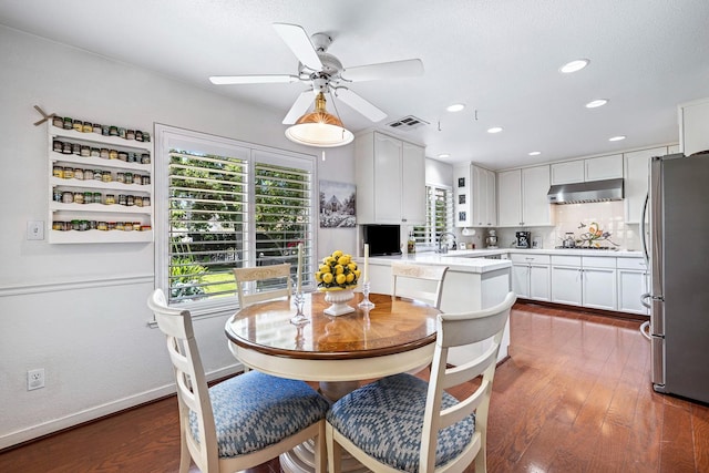 3075 W Silverhill Ln, Fresno, CA 93711 - dining space with ceiling fan, dark wood-style floors, and recessed lighting