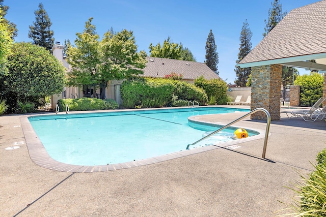 3075 W Silverhill Ln, Fresno, CA 93711 - community pool featuring a patio