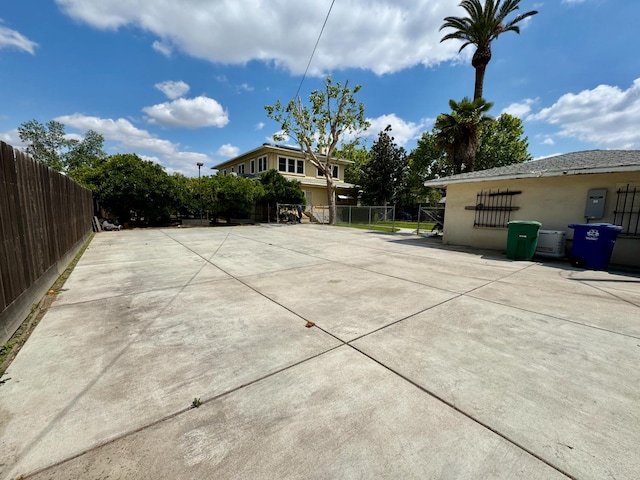 807 N Van Ness Ave, Fresno, CA 93728 - view of patio