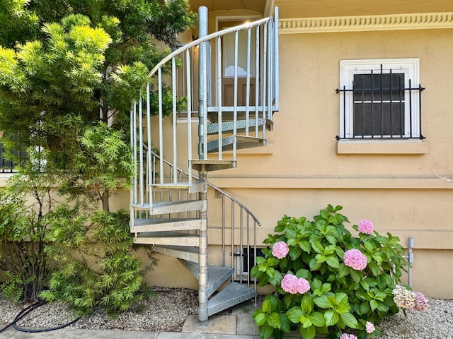 807 N Van Ness Ave, Fresno, CA 93728 - property entrance with stucco siding