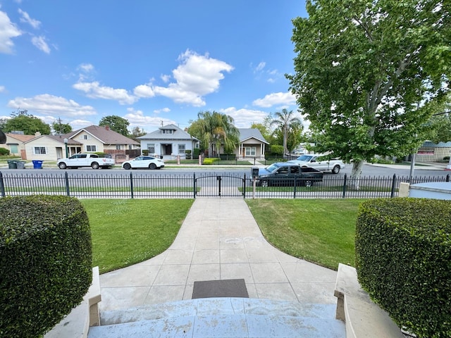 807 N Van Ness Ave, Fresno, CA 93728 - view of yard featuring a residential view