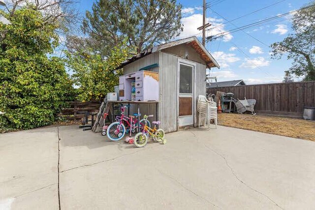642 N Manor St, Tulare, CA 93274 - photo 23