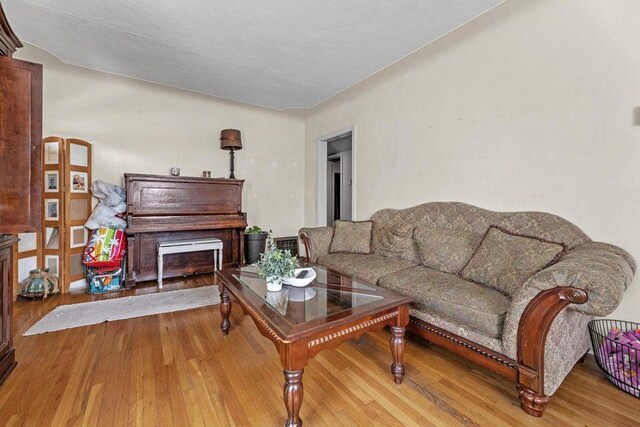 642 N Manor St, Tulare, CA 93274 - photo 5