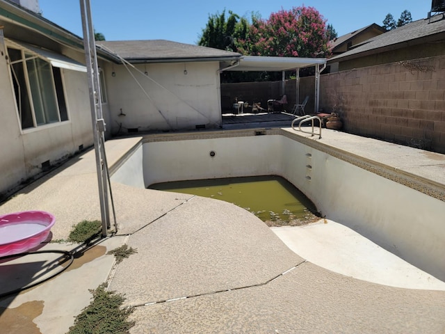 1621 W Holland Ave, Fresno, CA 93705 - view of swimming pool with a patio area