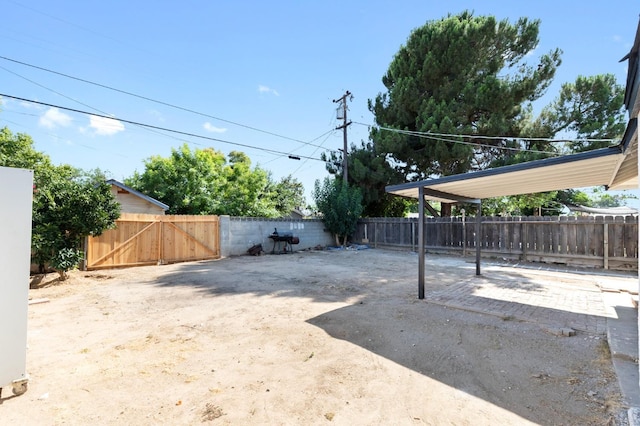 438 E Cortland Ave, Fresno, CA 93704 - view of yard with a gate