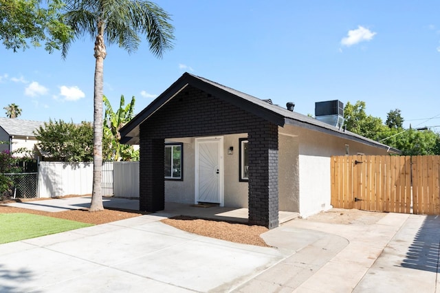 438 E Cortland Ave, Fresno, CA 93704 - view of front of home with stucco siding and a patio area