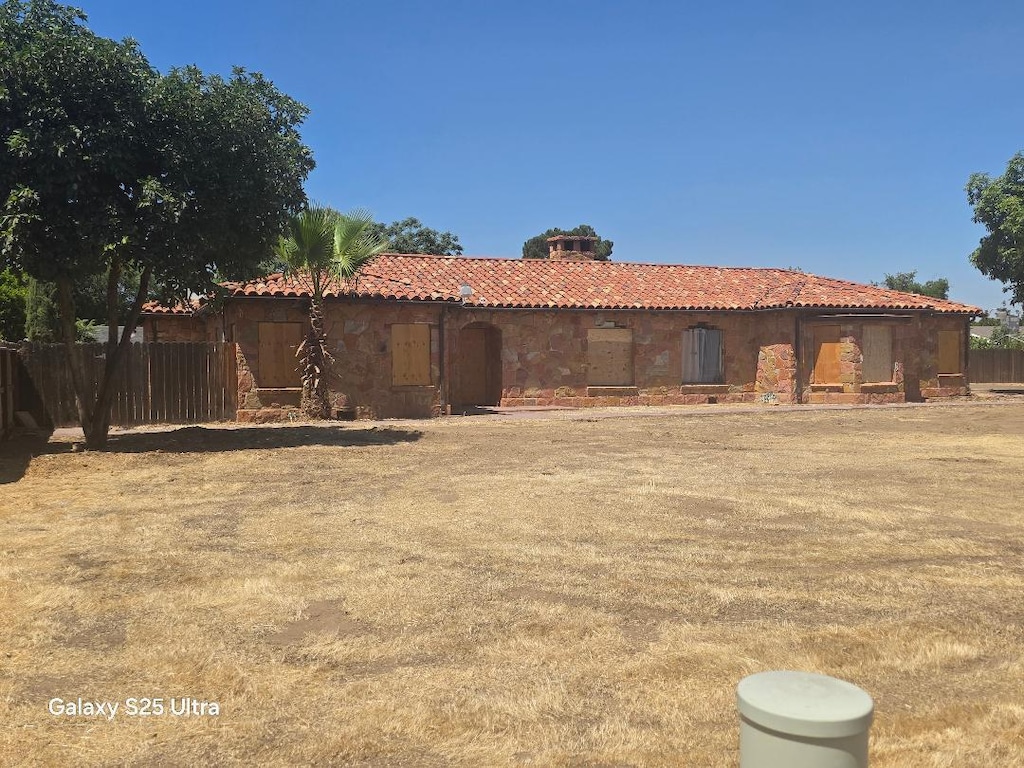 4933 E Tulare Ave, Fresno, CA 93727 - view of yard