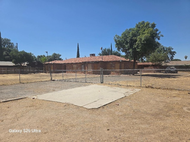 4933 E Tulare Ave, Fresno, CA 93727 - view of yard