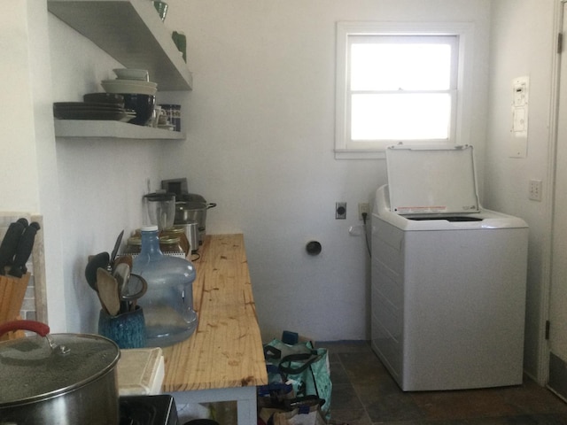 411 E Fountain Way, Fresno, CA 93704 - washroom featuring washer / clothes dryer