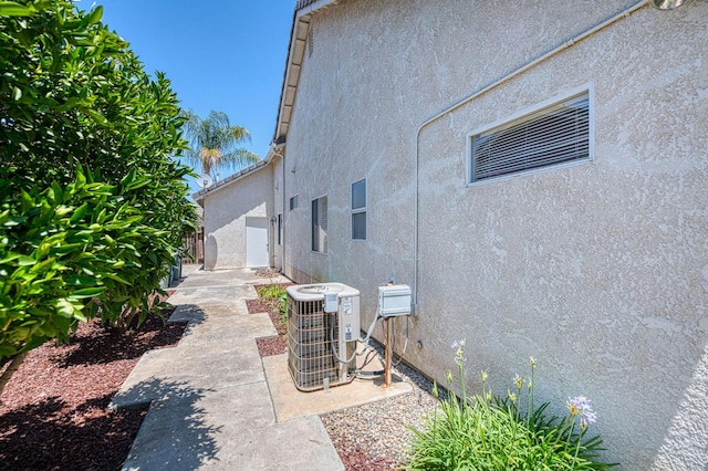 2869 E Brandon Ln, Fresno, CA 93720 - view of side of property with stucco siding and a patio