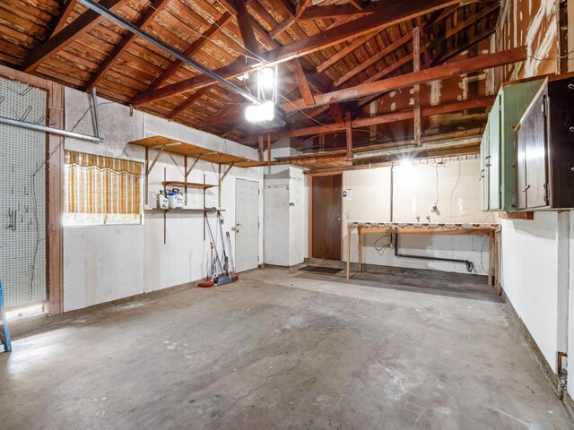 4629 N Fisher St, Fresno, CA 93726 - garage with a garage door opener