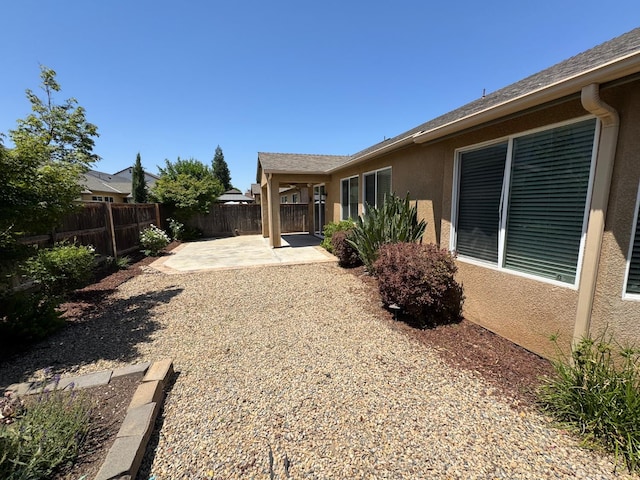 4074 Heritage Ln, Clovis, CA 93619 - fenced backyard featuring a patio
