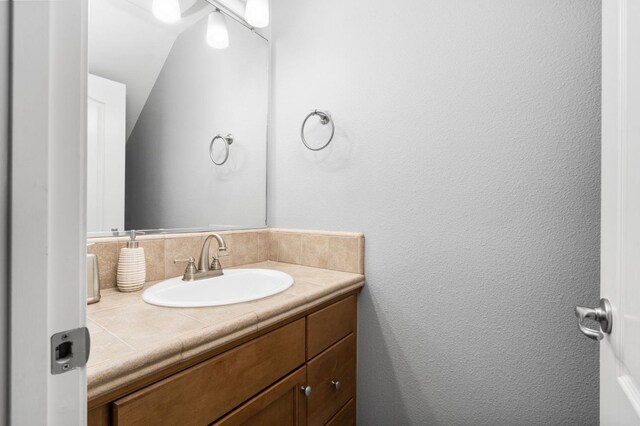 5313 W King Fisher Ln, Fresno, CA 93722 - bathroom with vanity