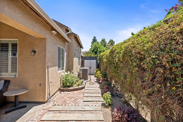 5313 W King Fisher Ln, Fresno, CA 93722 - view of yard with a patio and a storage unit